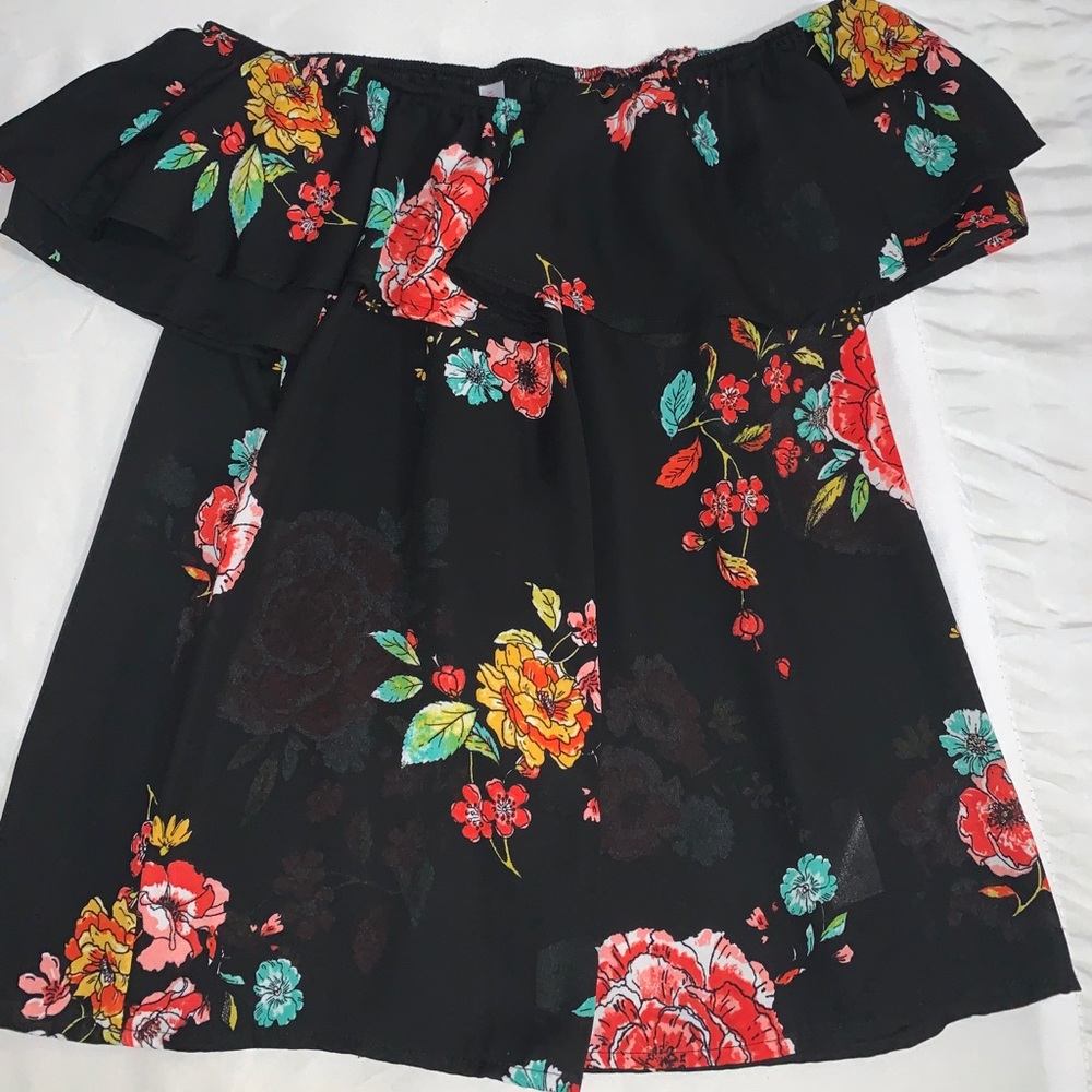 FLOWY FLORAL TOP